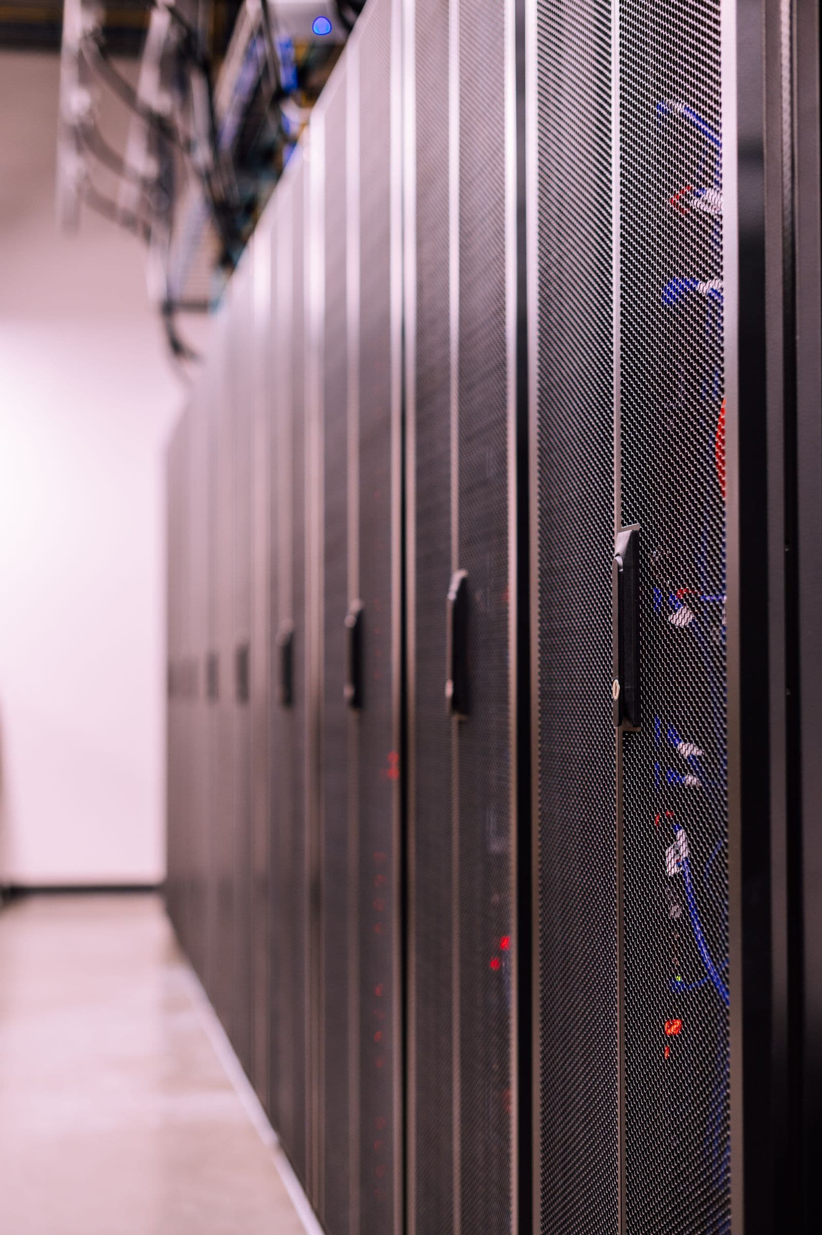 Fibre-lit aisle between server cabinets